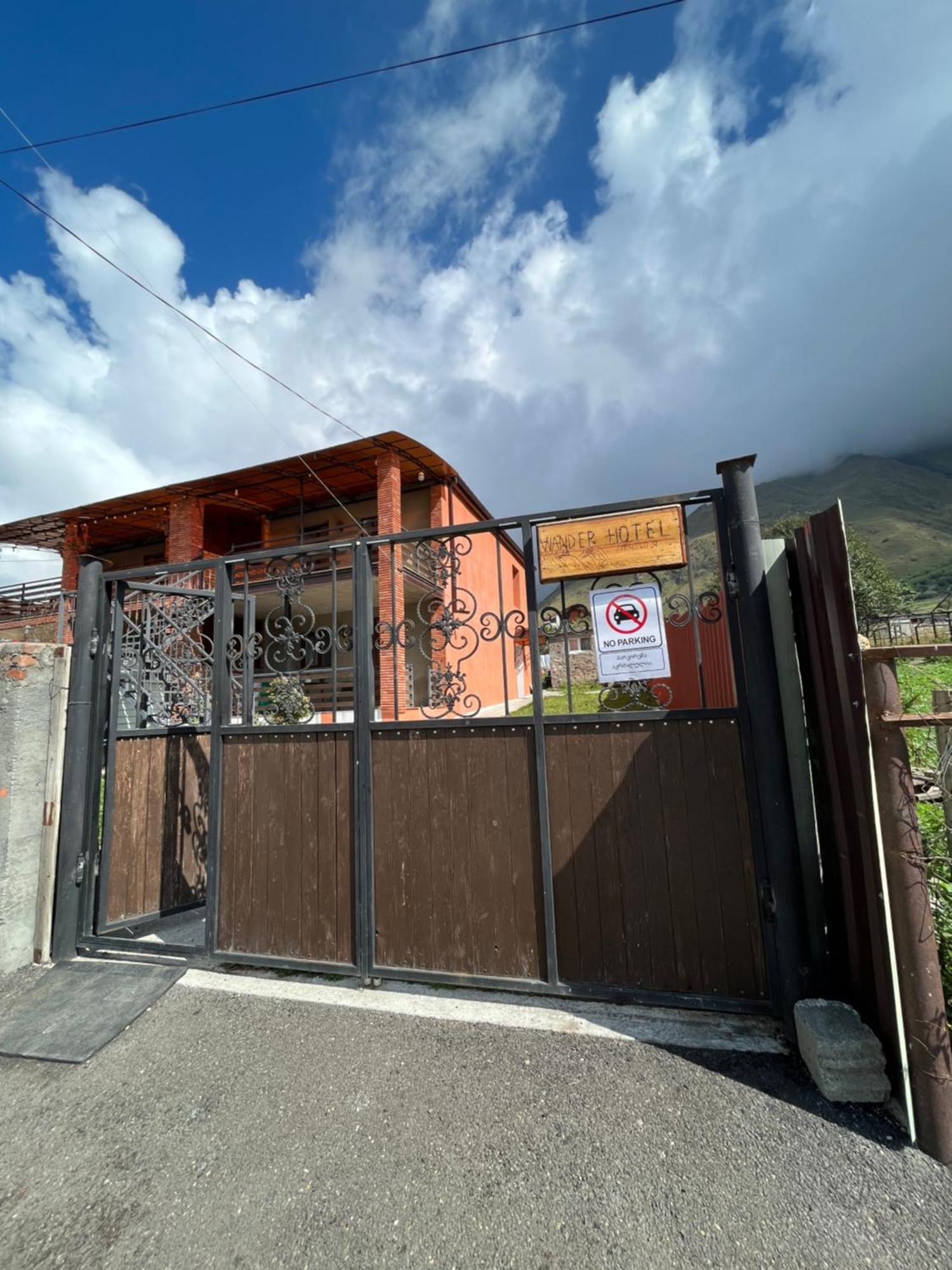 Wander Kazbegi Hotel Buitenkant foto